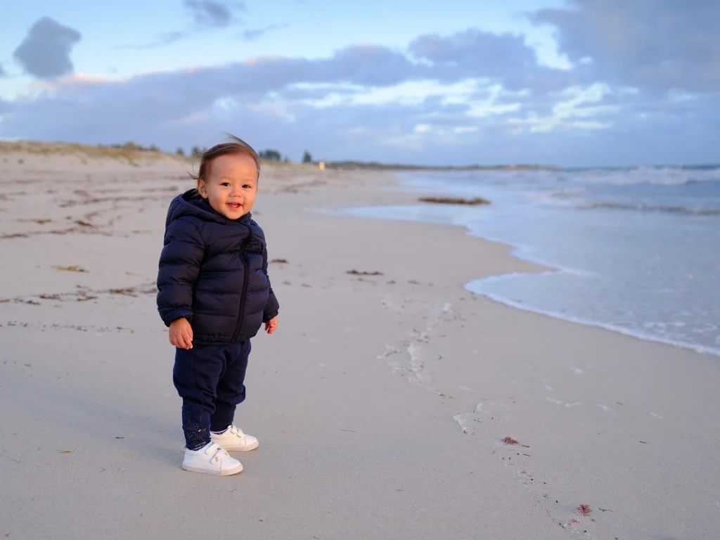 Small F number (F2.8) to blur the background for portraits-